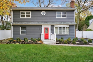 7 Claire Ave, Huntington Station, NY 11746