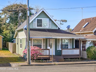 721 12th Ave, Seaside, OR 97138