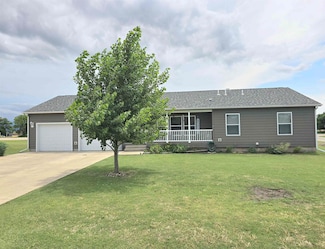 907 N Fork Ct, Victoria, KS 67671