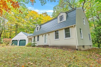 1 Susan Ln, Falmouth, ME 04105