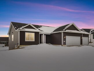 125 Sunbird Ct, Waterloo, IA 50701