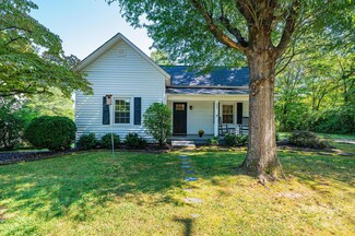 1068 6th Avenue Dr NW, Hickory, NC 28601