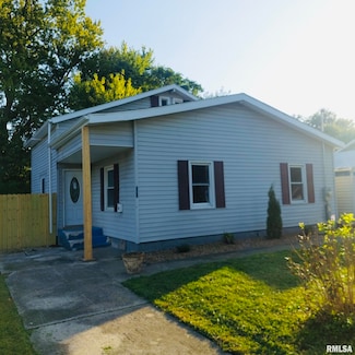 837 E Independence Ave, Jacksonville, IL 62650