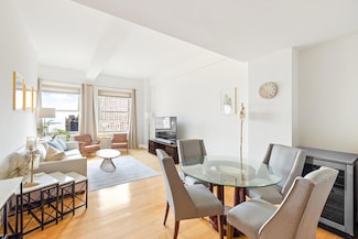 88 Greenwich St Unit 2303, New York, NY 10006