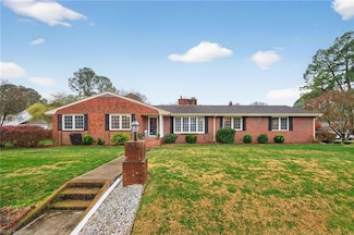 4 Westover Dr, Poquoson, VA 23662