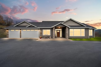 182 Blue Chip Ln, Grants Pass, OR 97527