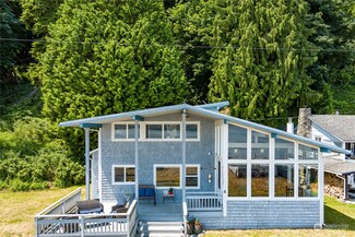 8088 Possession Beach Walk, Clinton, WA 98236