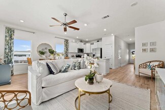 1225 Fairchild Village Dr, Pensacola, FL 32504