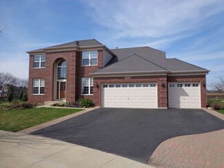 2088 Holt Ln, South Elgin, IL 60177
