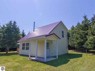 19053 Elm St, Copemish, MI 49625