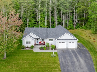 2 Neptune Rd, Old Orchard Beach, ME 04064