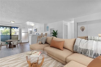 18530 Hatteras St Unit 209, Tarzana, CA 91356