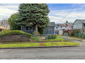 9006 N Peninsular Ave, Portland, OR 97217