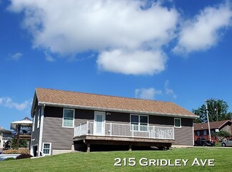 215 W Gridley Ave, Platteville, WI 53818