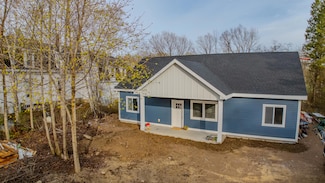 1 Downes St, Calais, ME 04619