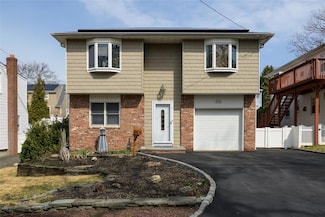21 Godfrey Ave, Bayville, NY 11709