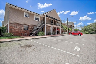 200 Country Club Dr Unit 1001, Largo, FL 33771