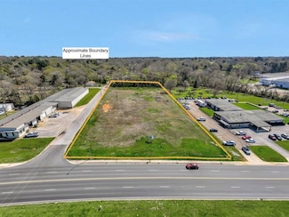 1303 N University Dr, Nacogdoches, TX 75961