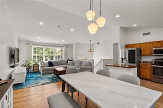 5 Meadow Ct, Smithfield, RI 02917