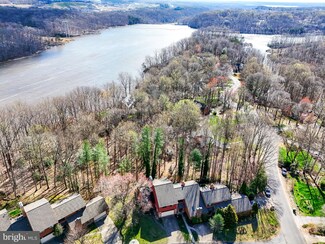 2548 Tree House Dr, Woodbridge, VA 22192