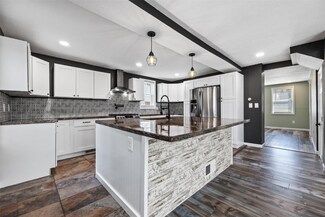 407 4th Ave, Clarence, IA 52216