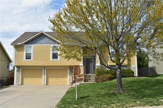 732 Highland Dr, Leavenworth, KS 66048
