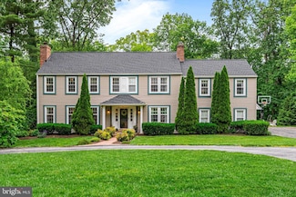 363 Colket Ln, Wayne, PA 19087
