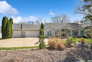 2734 8th Street Ct, Moline, IL 61265