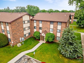 417 Berkshire Dr Unit 16, Crystal Lake, IL 60014