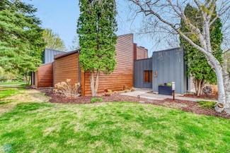 1303 Elm Cir N, Fargo, ND 58102