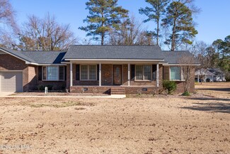 406 Beaver Dam Dr, Clinton, NC 28328