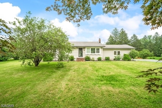 14 Valley View Rd, Long Valley, NJ 07853