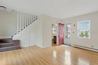 6 Wallace Ave Unit 1, Buzzards Bay, MA 02532