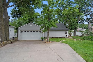72 Beach Dr, Blue Springs, MO 64015