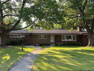 2211 Parkside St, Trenton, MI 48183