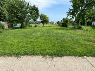 632 W Delavan Dr, Janesville, WI 53546