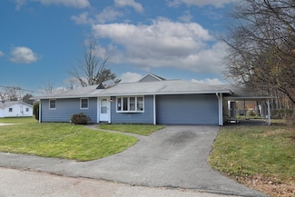 88 Roseen Rd, Holbrook, MA 02343