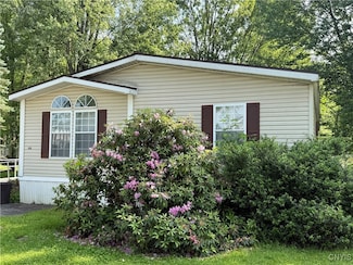 616 Sycamore Ln, Utica, NY 13502