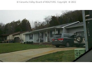 102 Rimrock Dr, Eleanor, WV 25070