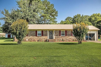 220 Carrie Dr, Franklin, VA 23851