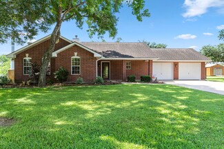 1027 Garden Oaks St, Columbus, TX 78934