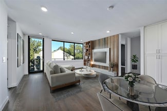 900 S 1st St Unit 403, Austin, TX 78704