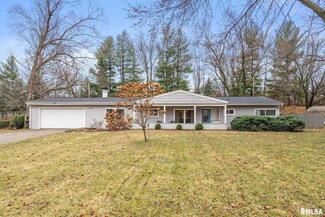 2555 Maryview Ln, Davenport, IA 52807