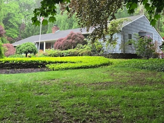 27 Fieldview Dr, Northport, NY 11768