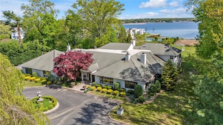 3A Foxwood Rd, Great Neck, NY 11024
