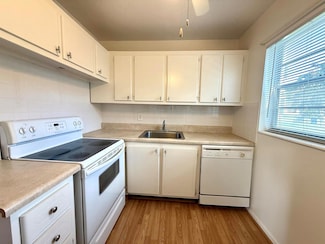 148 Coventry G, West Palm Beach, FL 33417