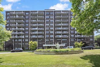 1100 Clove Rd Unit 3J, Staten Island, NY 10301