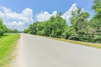 7523 Pigeon Dr, Hitchcock, TX 77563