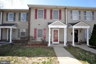 102 Royal Court Ln, Camden, NJ 08103
