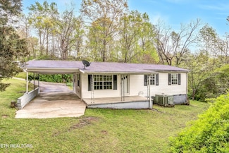 215 Harding Rd, Harriman, TN 37748